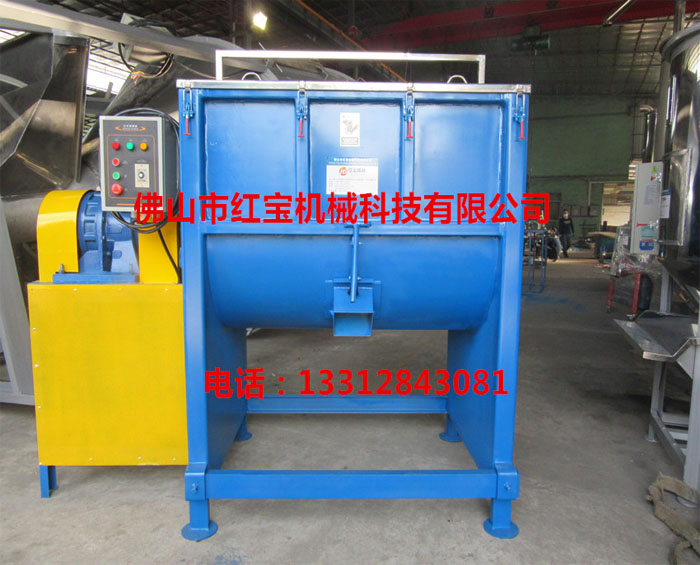 清遠(yuǎn)一家臺(tái)資企業(yè)使用1.5T臥式攪拌機(jī)，專(zhuān)門(mén)用于拌色料