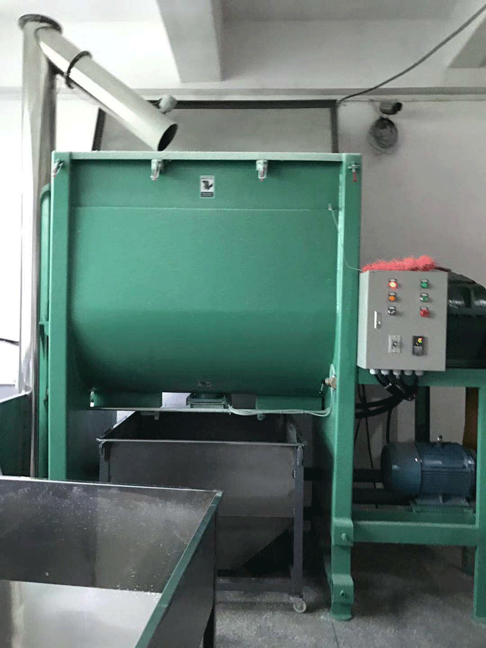 廈門(mén)塑料加熱臥式攪拌機(jī)為覃小姐創(chuàng)造了財(cái)富，增加了效率！